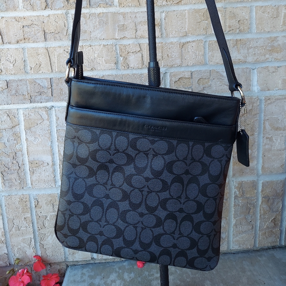Coach Messenger cross body bag 😃😃😃 11.5 H by 11 inches W